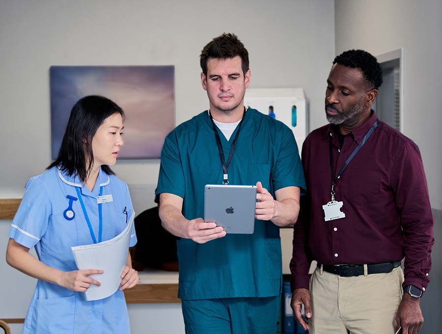 Hospital workers using MedicincesComplete.